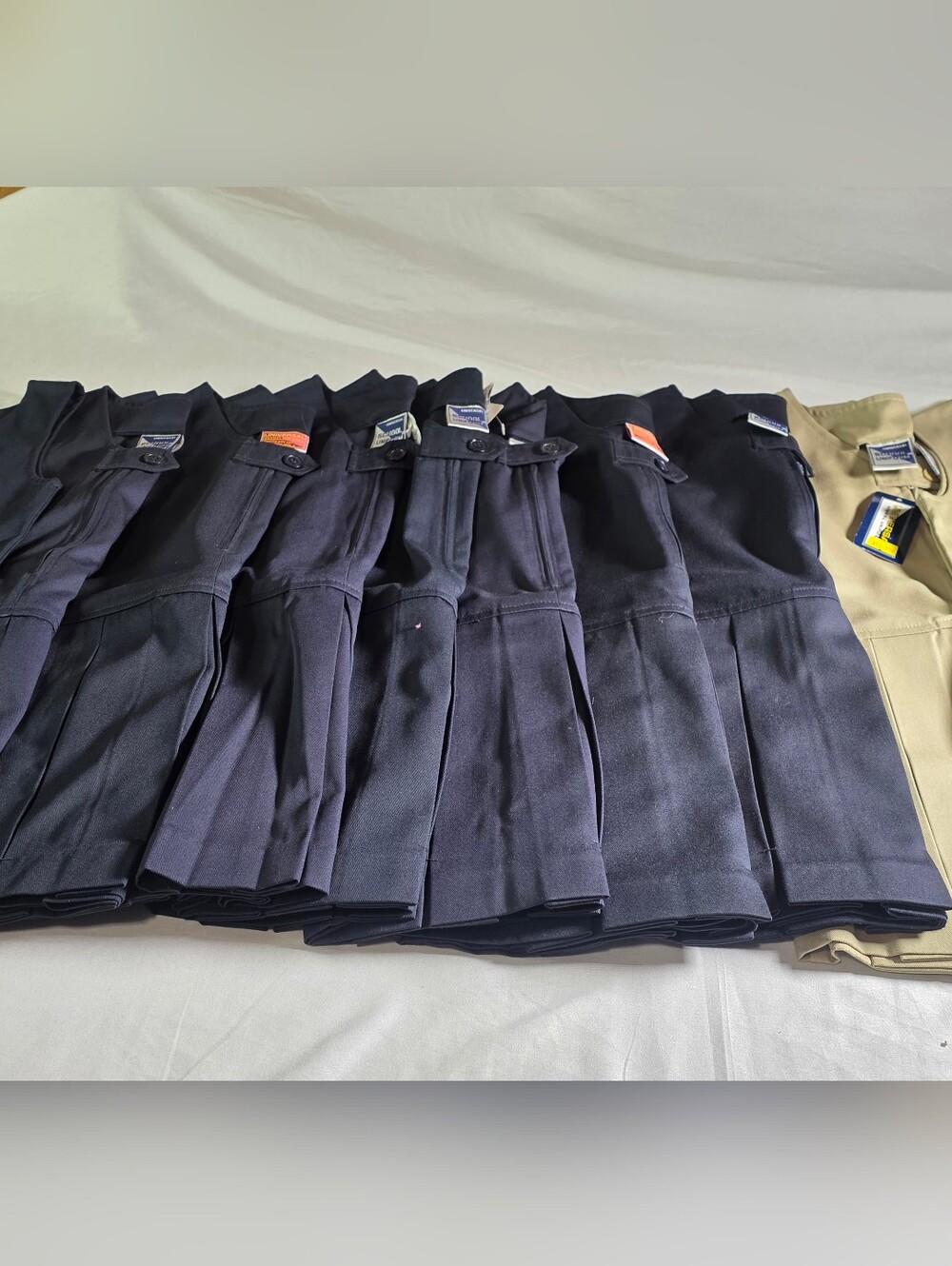 NEW GIRLS UNIVERSAL UNIFORM PLEATED JUMPER DRESS IN  NAVY BLUE OR KHAKI SIZE 4.